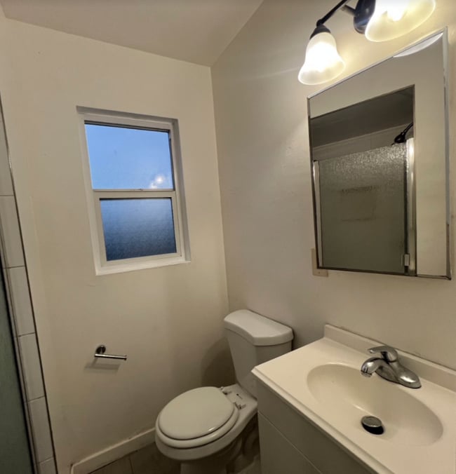 Foto del edificio - 1348 W 92nd St