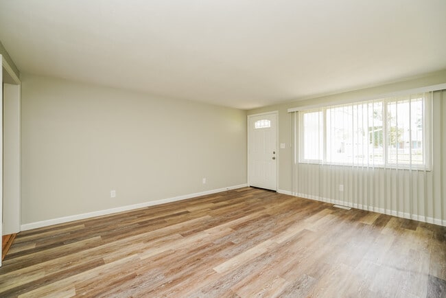 Foto del edificio - 333 Brownstone Dr