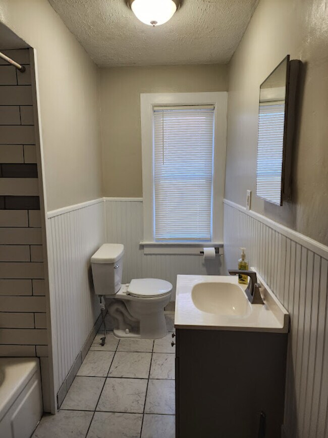 Building Photo - Linwood Unit #1