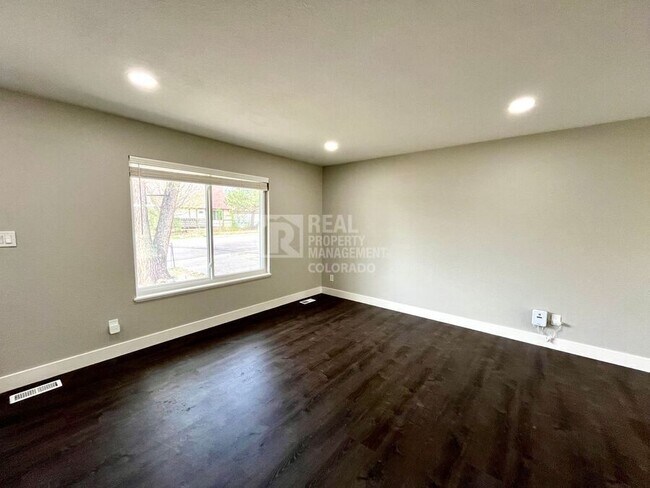 Foto del edificio - 2123 Fernwood Dr