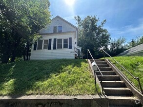 Building Photo - 1614 13th Ave