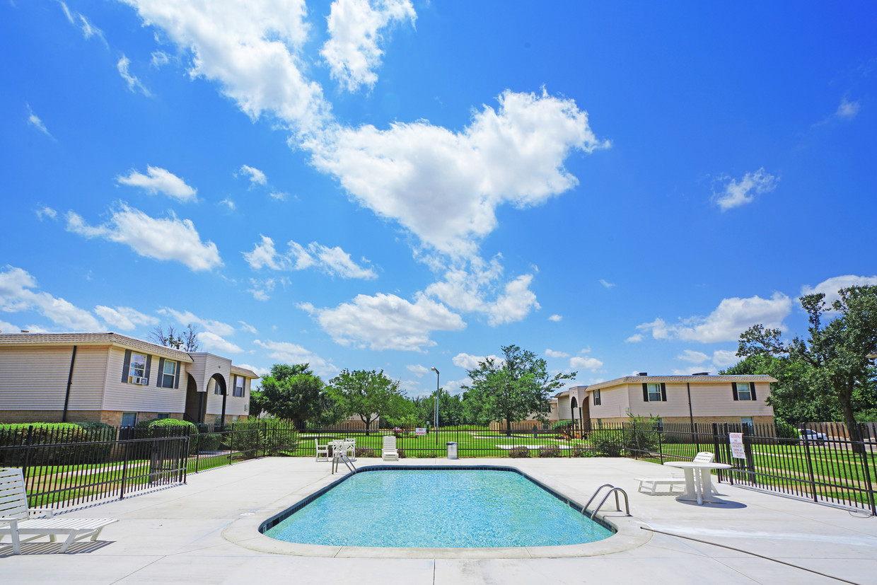 Primary Photo - Reeds Landing Apartments