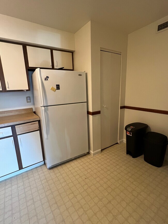 Building Photo - 3125 Sayre Dr