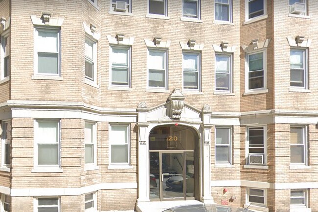 Building Photo - 120 Warren St