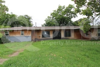 Building Photo - 17 MacArthur Dr