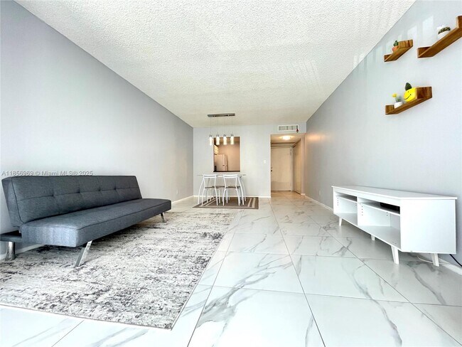 Foto del edificio - 601 Three Islands Boulevard