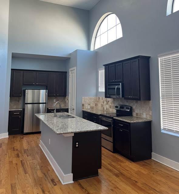 Building Photo - 315 W Clay St