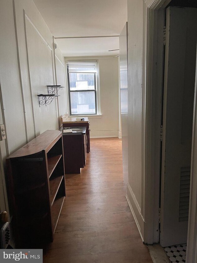 Primary Photo - 1324 Locust St