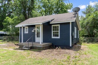 Building Photo - 3806 W Admiral Blvd