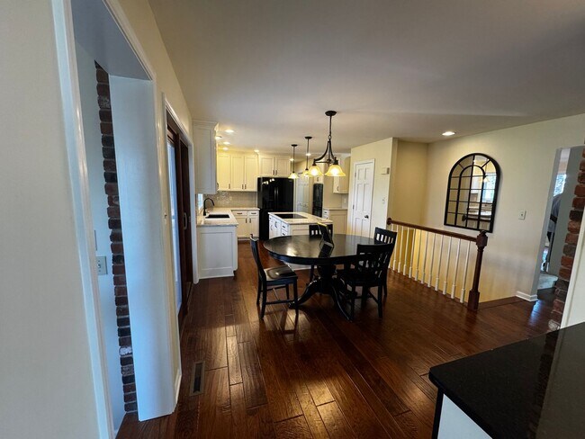 Foto del edificio - 4 bedroom,3.5bath.