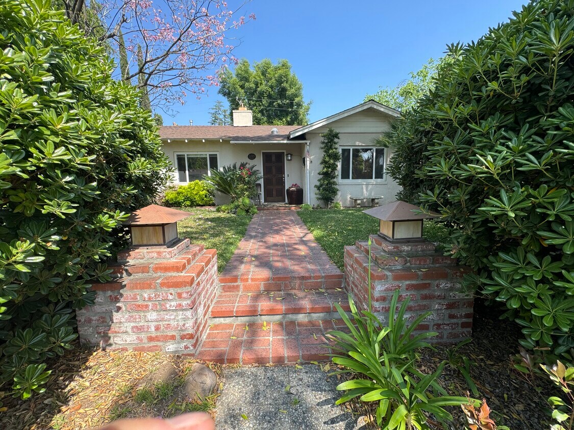 Primary Photo - 3318 Bellaire Dr