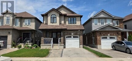 Building Photo - 250 Moorlands Crescent