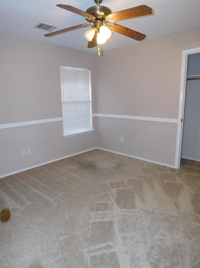 Foto del edificio - 715 Spring Brook Ln