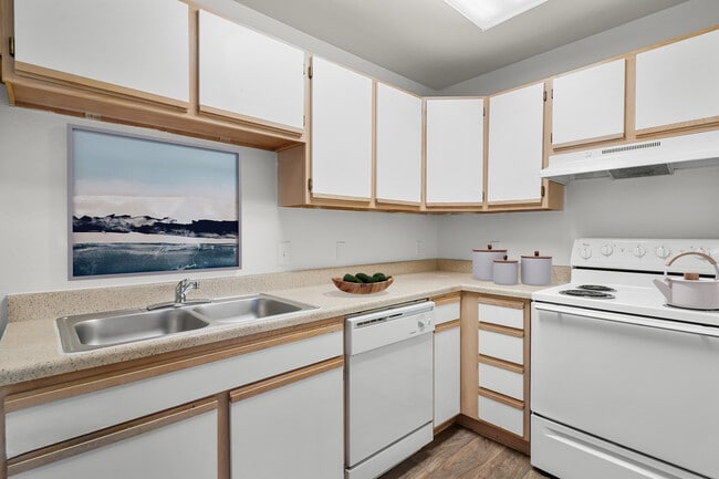 Building Photo - Heather Estates