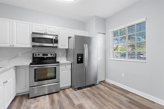 Foto del edificio - 8804 Riverside Ave