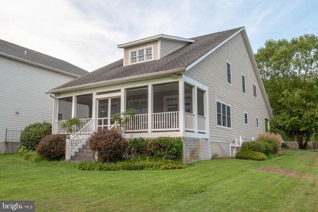 Building Photo - 3600 S River Terrace