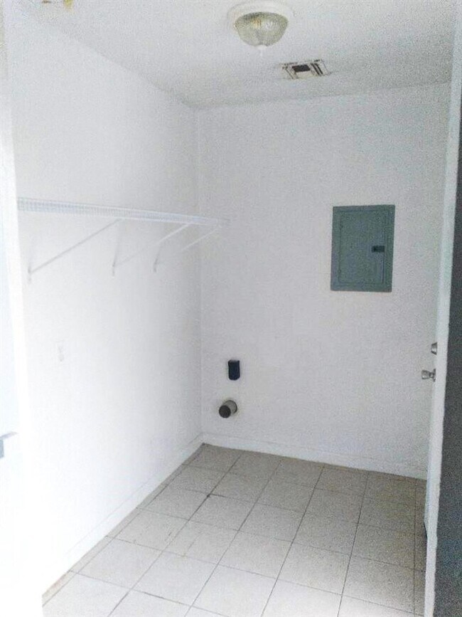 Foto del edificio - 1175 NW Ozmun Ave