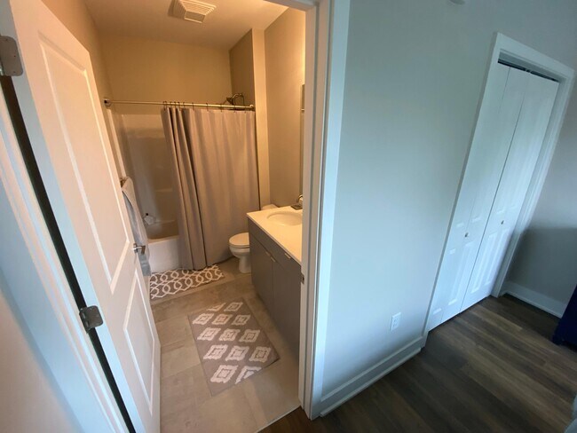 Photo - 140 Jennings Ave Apartments