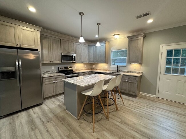 Foto del edificio - Spacious and beautifully designed home wit...
