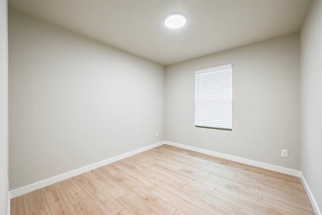 Foto del edificio - 946 Olive Dr