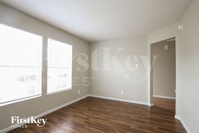 Foto del edificio - 12649 White Rabbit Dr
