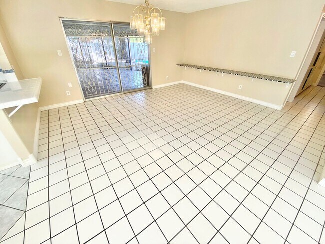 Building Photo - CUTE 4 BEDROOM/ 2.5 BATHROOMS SINGLE FAMIL...