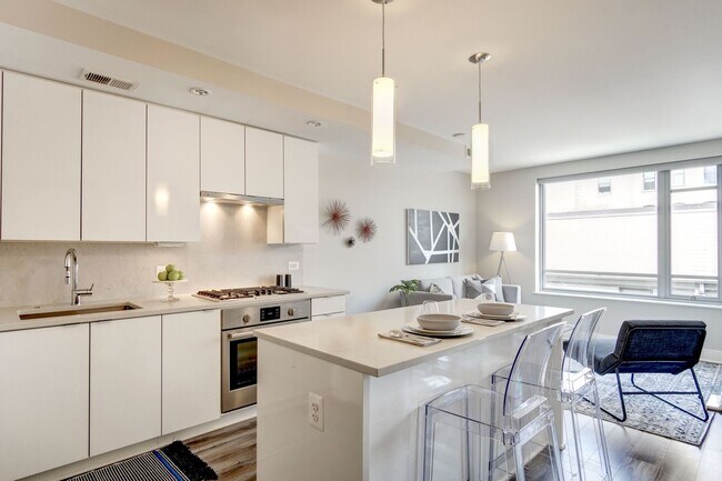 Foto del edificio - Live in Luxury at Logan 13