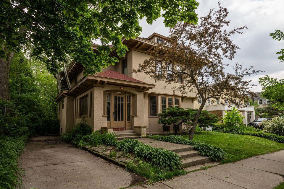 Primary Photo - 2119 E Kenilworth Pl