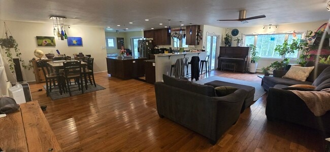 Building Photo - Furnished 3-Bedroom + Office Ranch Home wi...