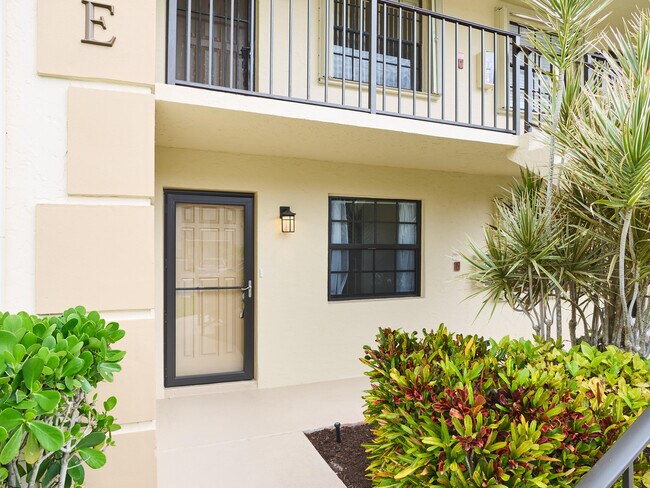 Foto del edificio - 1101 Pinecrest Cir