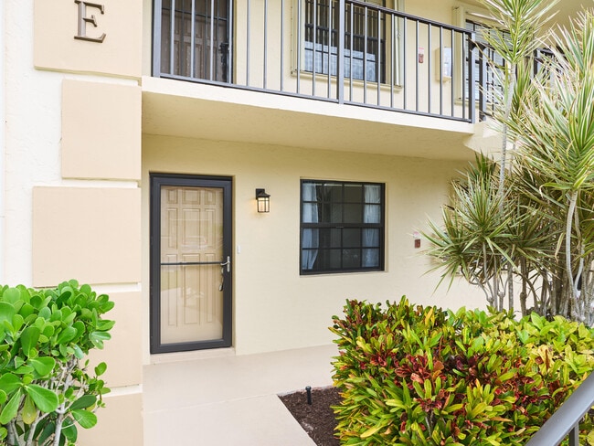 Building Photo - 1101 Pinecrest Cir