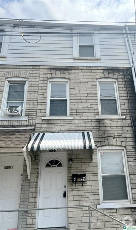 Building Photo - 422 W Whitehall St