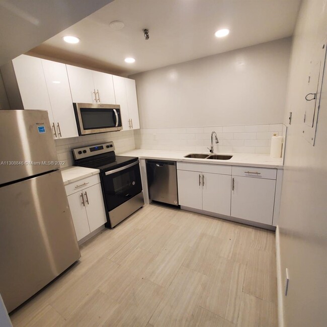 Building Photo - 250 181 Dr