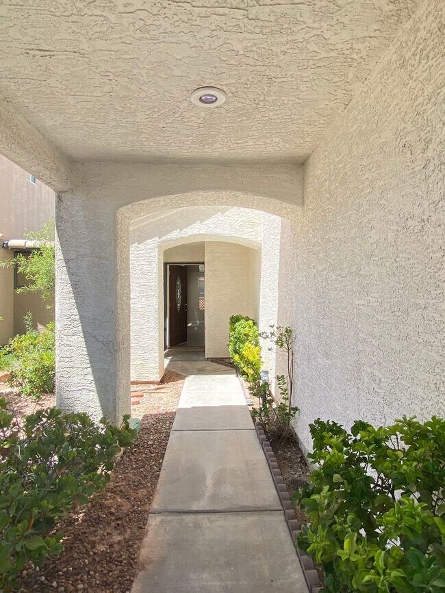 Building Photo - 1425 Spice Sky Dr