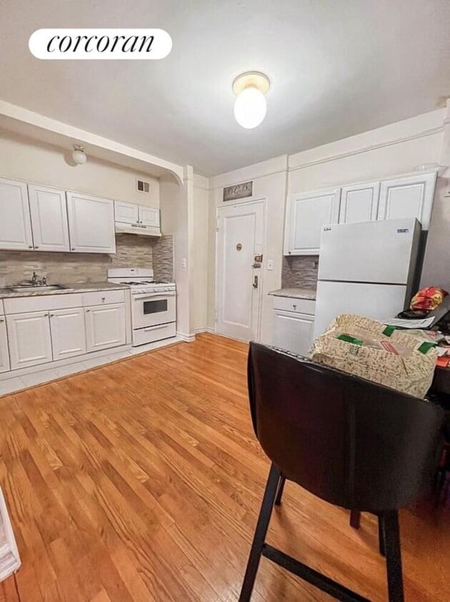 Building Photo - 64-85-85 Saunders St