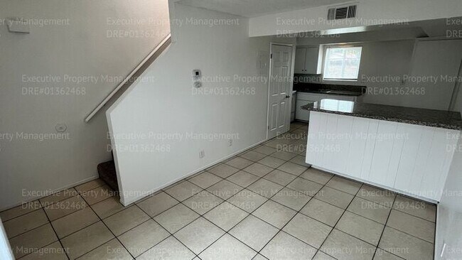 Building Photo - 1 bedroom and 1 bathroom. Stine Rd/ Ming Ave * Move in Special (on approved Credit)*