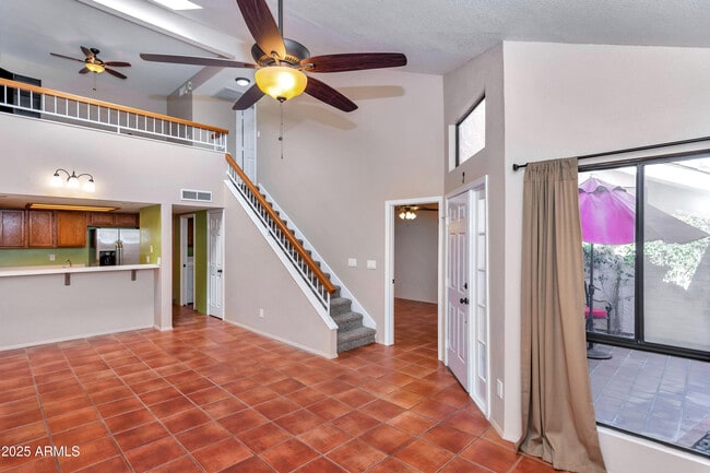 Building Photo - 33 E Beck Ln