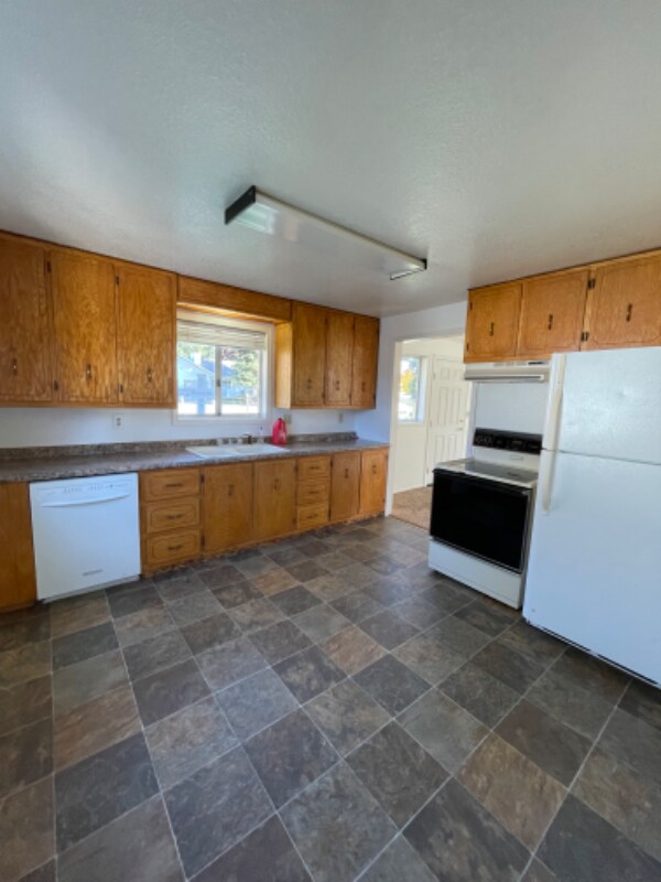 Building Photo - 38 Forest Ave