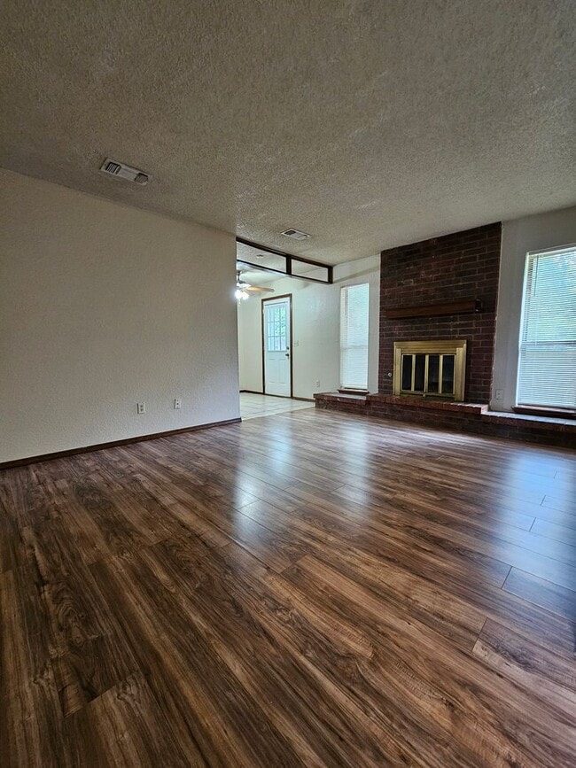 Building Photo - 3413 Pathway Cir