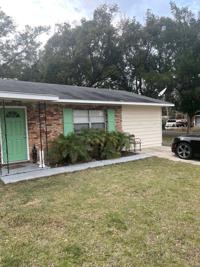 Foto del edificio - 157 N Rhodes St