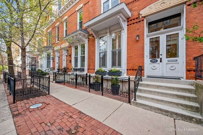Old Town Triangle Pet Friendly Houses for Rent Chicago, IL