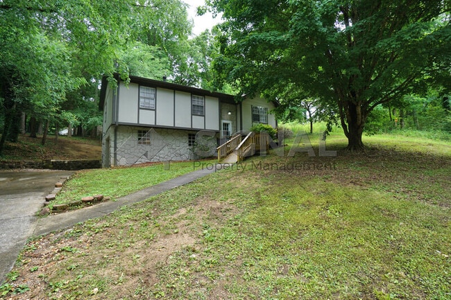 Building Photo - 5923 Debbie Dr