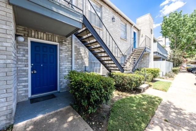 Building Photo - 9797 Leawood Blvd