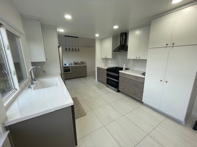 Building Photo - 13161 Shalimar Pl