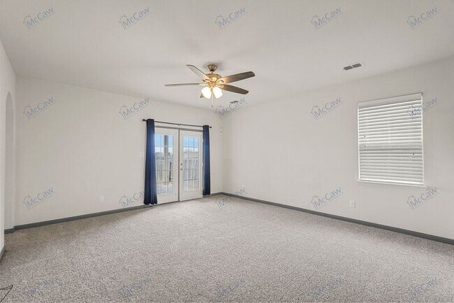 Foto del edificio - 2102 Primrose Ln