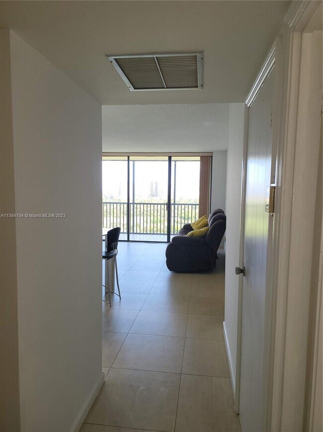 Foto del edificio - 20335 W Country Club Dr