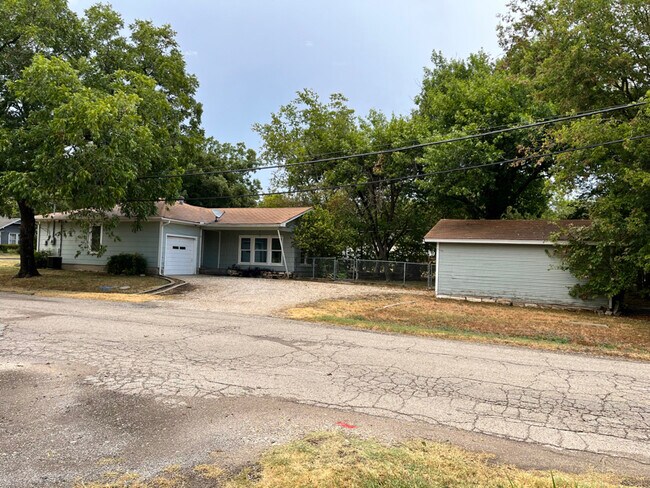 Foto del edificio - 1000 E Walnut St