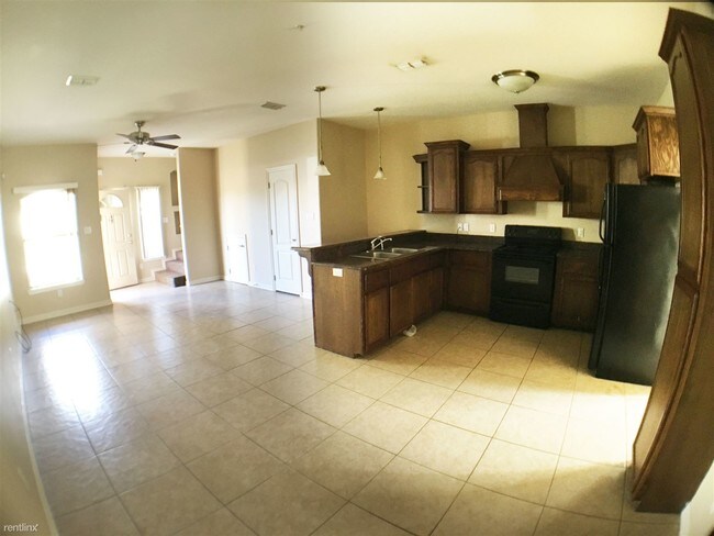 Building Photo - 1409 W Kiwi Ave