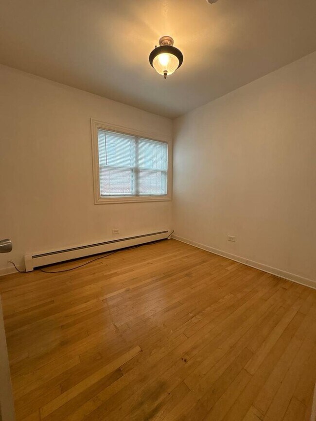 Foto del edificio - 8827 W Grand Ave