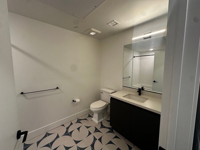 Building Photo - Welcome to Bradley 43